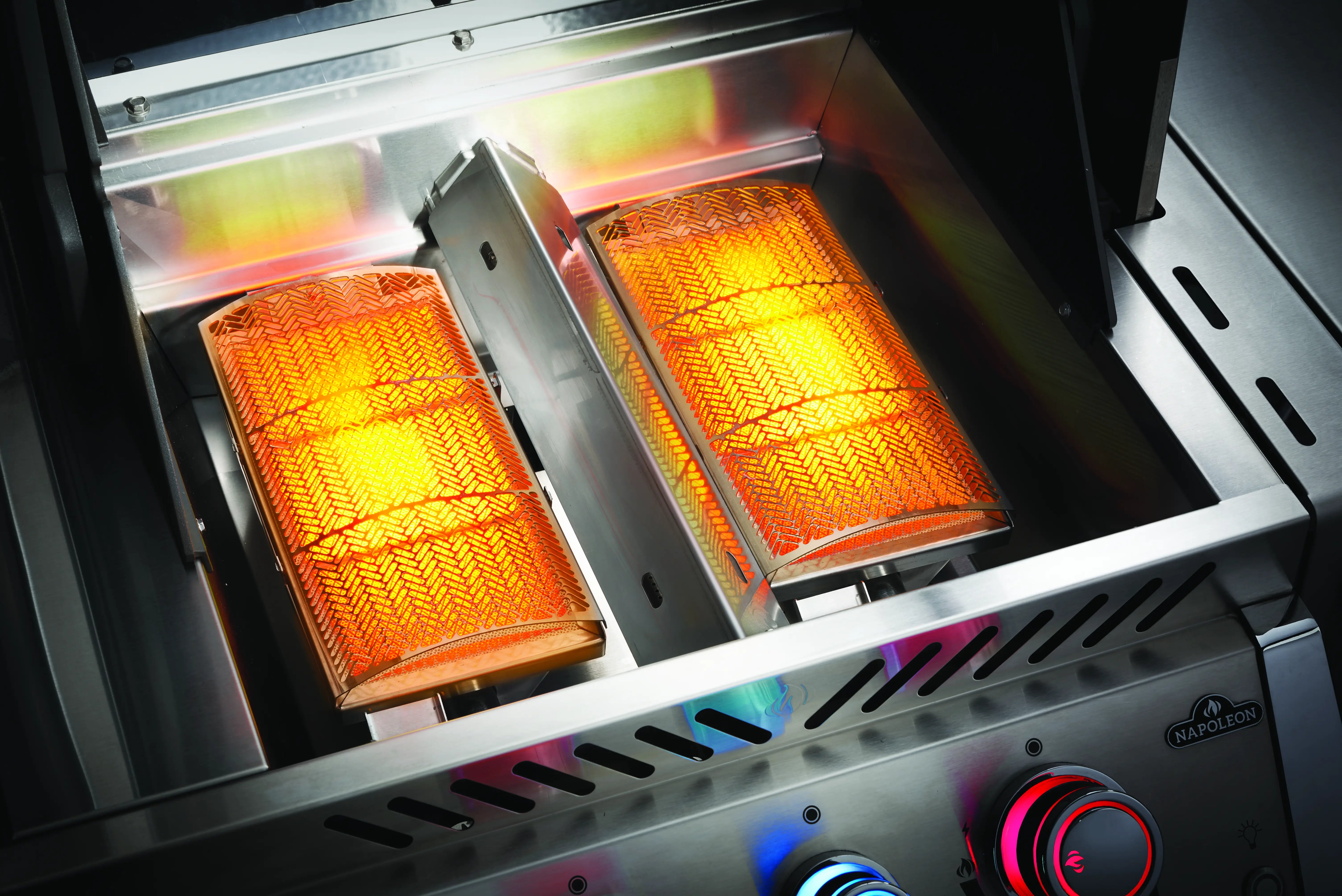 Napoleon Prestige PRO 825 RSIB Infrared SIZZLE ZONE™ Bottom Burner under Second Grill Hood