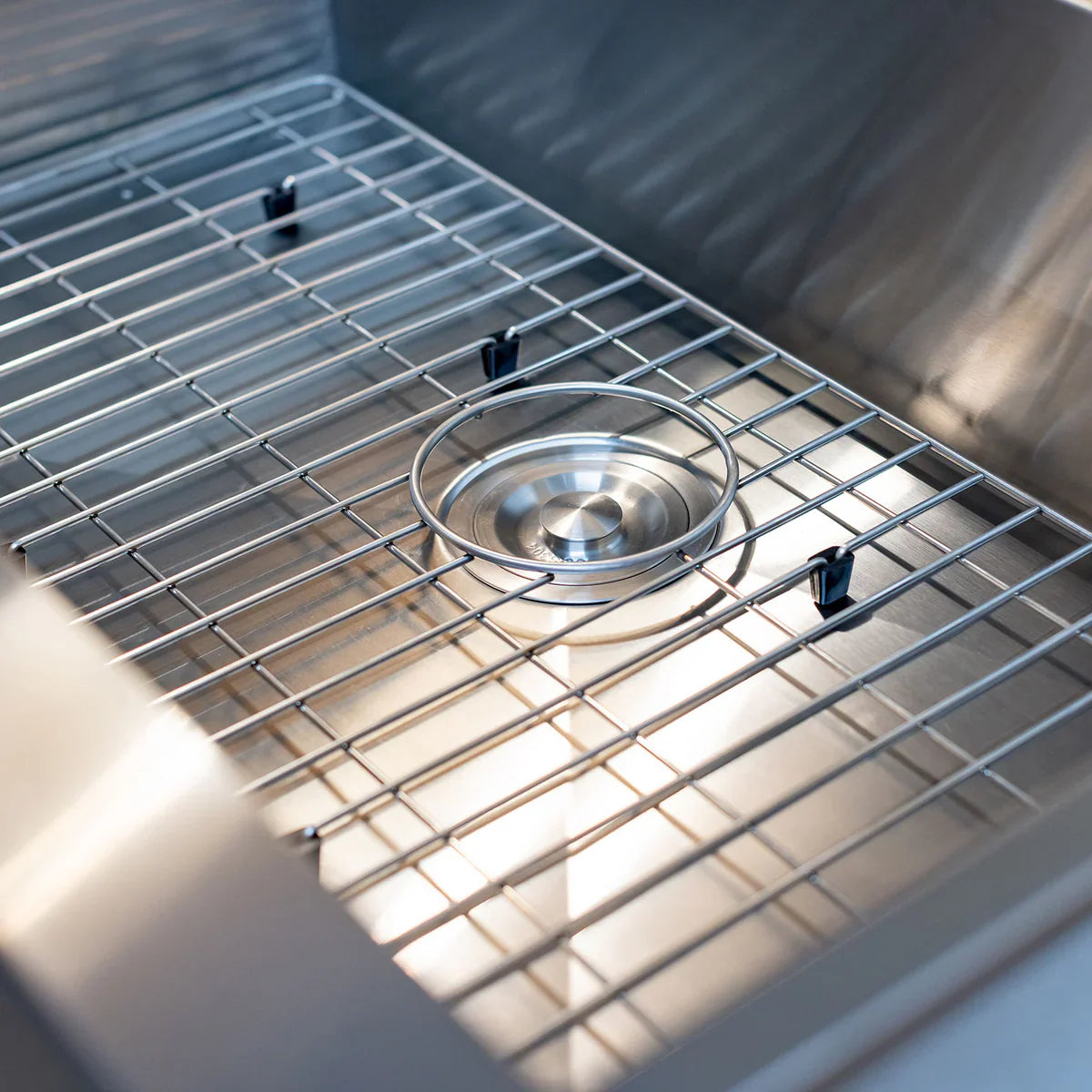 Summerset 32-inch Farmhouse Sink Interior