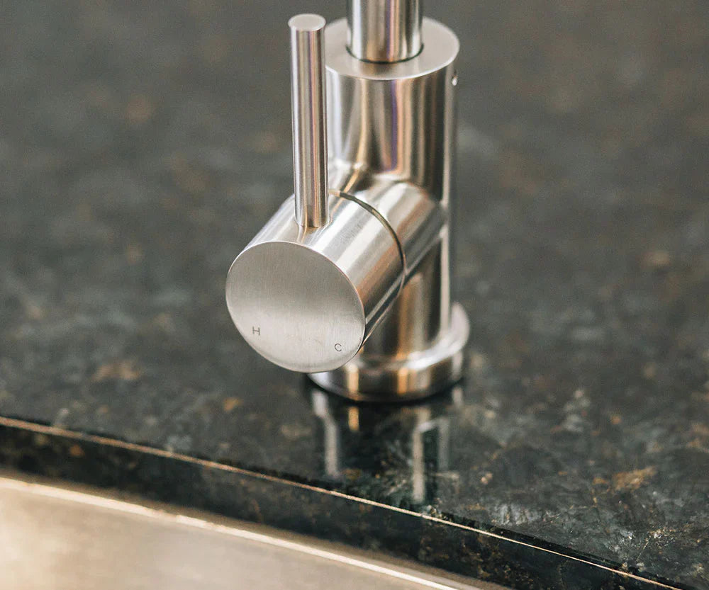 Summerset 19-Inch Undermount Sink & 360º Hot/Cold Faucet - Faucet Control
